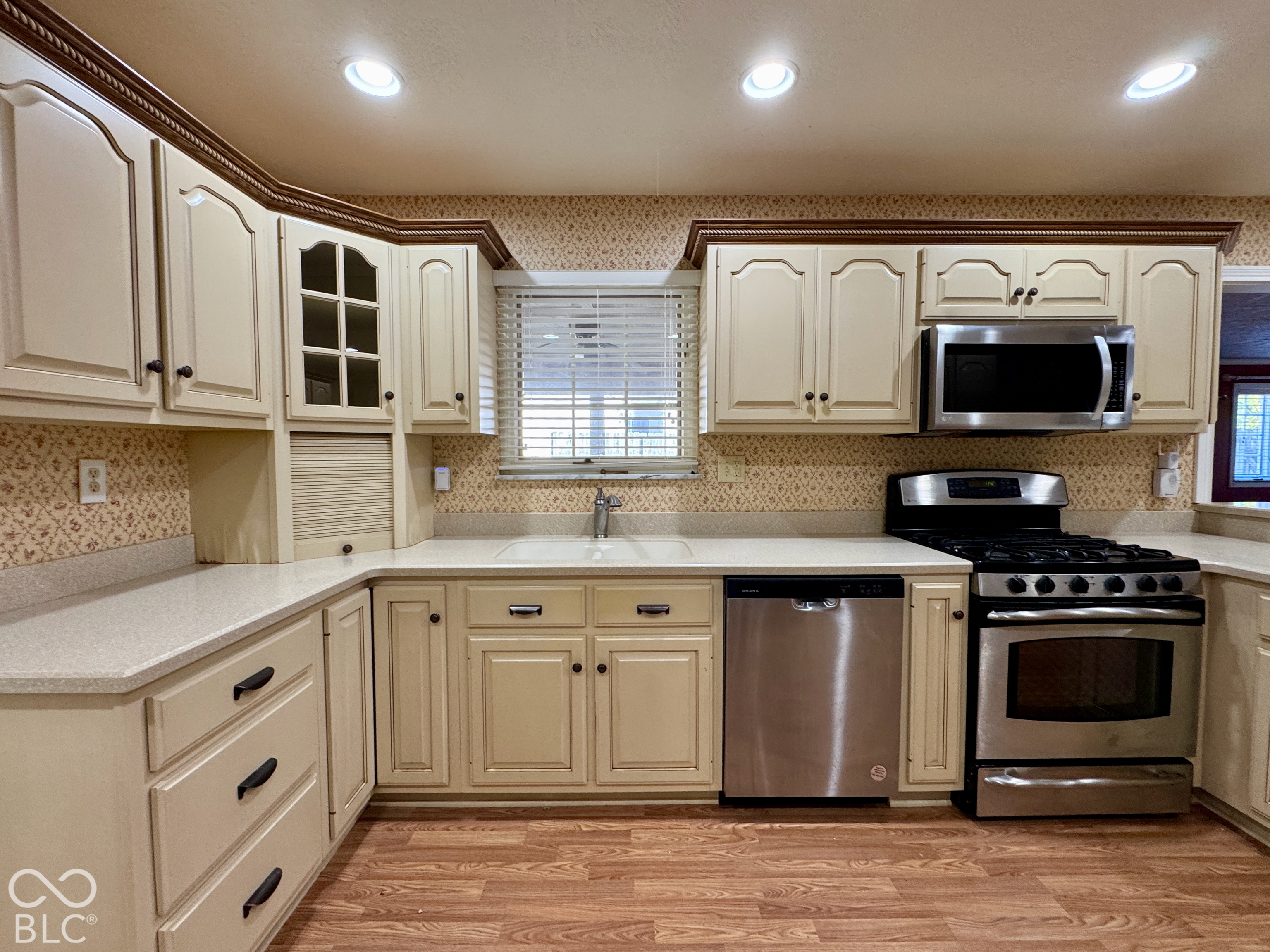 902 Southwood Drive, Indianapolis, IN, 46227 photo 5 of 24