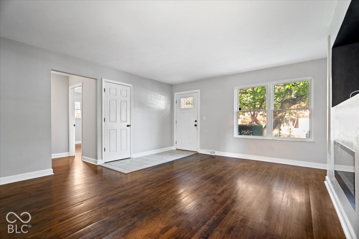8539 Palm Court, Indianapolis, IN, 46219 photo 5 of 32
